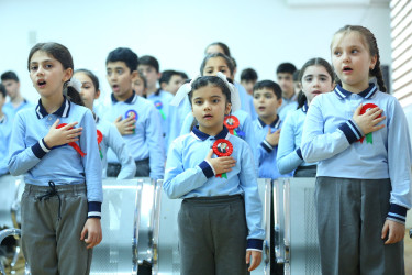 Binəqədi rayonu 83 № li məktəb-liseydə Ümummilli Lider Heydər Əliyevin xatirəsinə həsr olunmuş “Ulu Öndərin izi ilə – nəsildən nəsilə” adlı tədbir keçirildi