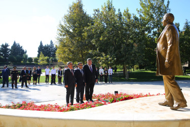 Binəqədi rayonunda “Yaşıl dünya naminə həmrəylik ili” çərçivəsində 2023-2024-cü ili əhatə təhsil ilinin yekunlarına və 5 Oktyabr - “Beynəlxalq Müəllimlər Günü”nə həsr olunmuş “Qalib ölkənin qalib gəncləri” adlı təhsil konfransı keçirildi