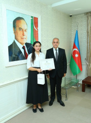 “Şəhərsalma və Memarlıq İli” çərçivəsində 2025-2026-cı tədris ilində ali təhsil müəssisələrinə tələbə qəbulu imtahanında Binəqədi rayonu üzrə yüksək nəticə göstərən gənclərlə  görüş keçirildi