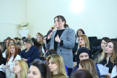 Binəqədi rayonu 276 № li tam orta məktəbdə Məktəbəqədər və Ümumi Təhsil üzrə Dövlət Agentliyinin (MÜTDA) təşəbbüsü ilə keçirilən valideyn konfransları çərçivəsində növbəti görüş keçirildi