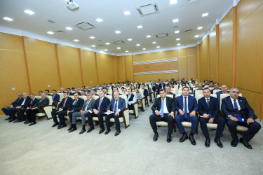 Binəqədi rayon təsərrüfatının 2025-2026-cı illərin payız-qış mövsümünə hazırlığın vəziyyəti, qış aylarında Rayon İcra Hakimiyyətinin, təsərrüfat xidmətlərinin, ayrı-ayrı idarə, müəssisə və təşkilatların qarşısında duran vəzifələrə həsr olunmuş müşavirə keçirildi