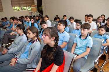 Binəqədi rayonu 83 nömrəli məktəb-liseyin birgə təşkilatçılığı ilə "Konstitusiya və Suverenlik ili"nə həsr edilmiş "Suverenliyimiz-Müstəqilliyimizin zirvəsi" adlı tədbir keçirildi