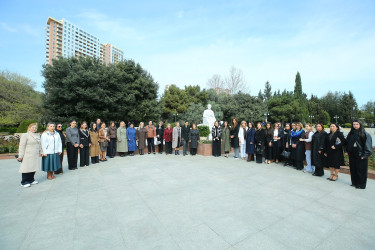 15 aprel 2026-cı il tarixində əməkdar elm xadimi, tibb elmləri doktoru, görkəmli oftolmoloq-alim, akademik Zərifə xanım Əliyevanın əziz xatirəsi  Binəqədi rayon ictimaiyyəti tərəfindən böyük ehtiramla yad edildi