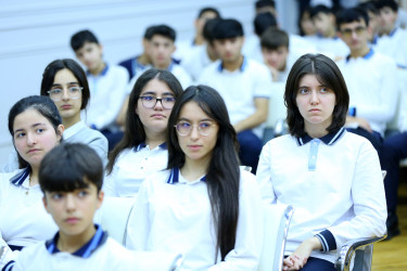 Binəqədi rayonu 300 № li tam orta məktəbdə “Gender əsaslı zorakılığa qarşı 16 günlük fəallıq kompaniyası” çərçivəsində “Gələcəyimizi şiddət və asılılıqdan qoruyaq!” mövzusunda maarifləndirici tədbir keçirildi