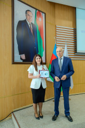 Binəqədi rayonunda Yeni Azərbaycan Partiyasının təsis edilməsinin 33-cü ildönümünə həsr olunmuş “Yeni Azərbaycan Partiyası: Heydər Əliyev dühası və siyasi varislik” mövzusunda tədbir keçirildi