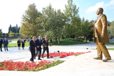 “Heydər Əliyev irsinin öyrənilməsi” mövzusunda dərslərə start verildi