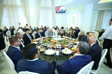 Binəqədi Rayon İcra Hakimiyyətinin təşkilatçılığı ilə şəhidlərin əziz xatirəsinə ehsan süfrəsi açıldı
