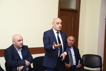 29 Aprel 2025-ci il tarixində Binəqədi Rayon İcra Hakimiyyətinin təşkilatçılığı ilə rayon ərazisində təhlükəsiz tullantıların idarə olunması sisteminin təkmilləşdirilməsi mövzusunda kollegial iclas keçirildi
