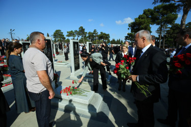 27 Sentyabr Anım Günü ilə əlaqədar ölkəmizin hər yerində olduğu kimi Binəqədi rayonunda da şəhidlərimizin əziz xatirəsi böyük ehtiramla yad edildi