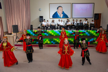 Binəqədi rayonu 276 № li tam orta məktəbdə “Konstitusiya və Suverenlik İli” çərçivəsində 15 İyun–“Milli Qurtuluş Günü”nə həsr olunmuş “Elimin dayağı,yurdumun fəxri” adlı  yaradıcılıq müsabiqəsi laureatlarının yekun konserti keçirildi