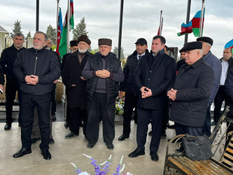 Şəhid Cabbarov Əli Baba oğlunun doğum günü ilə əlaqədar məzarı ziyarət olundu