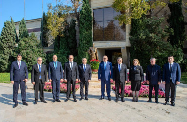 8 Noyabr- “Zəfər Günü”nün beşinci ildönümü ilə əlaqədar ölkəmizin hər yerində olduğu kimi Binəqədi rayonunda da şəhidlərimizin əziz xatirəsi böyük ehtiramla yad edildi