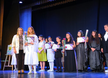 11 oktyabr - "Beynəlxalq Qızlar Günü"nə həsr olunan "Kaman Səsi" tamaşa sərgi kompozisiyası təqdim edildi