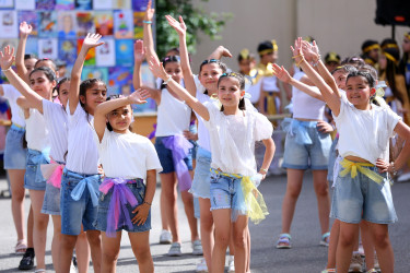 Binəqədi rayonu 143 № li tam orta məktəbdə 1 iyun- “Uşaqların Beynəlxalq Müdafiəsi Günü”nə həsr edilmiş tədbir keçirildi