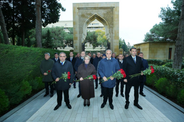 Müasir, müstəqil və qalib Azərbaycanın memarı, xalqımızın Ümummilli Lideri Heydər Əliyevin anım günü ilə əlaqədar Fəxri Xiyabanda məzarı ziyarət olunaraq əziz xatirəsi ehtiramla yad edildi