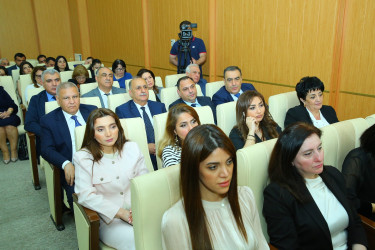 “Konstitusiya və Suverenlik İli” çərçivəsində ümummilli lider Heydər Əliyevin anadan olmasının 102-ci ildönümünə həsr olunmuş “Ümummilli Lider Heydər Əliyev müstəqil Azərbaycan Konstitusiyasının müəllifidir” adlı tədbir keçirildi