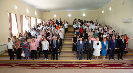 Binəqədi rayonu 276 № li tam orta məktəbdə “Konstitusiya və Suverenlik İli” çərçivəsində 15 İyun–“Milli Qurtuluş Günü”nə həsr olunmuş “Elimin dayağı,yurdumun fəxri” adlı  yaradıcılıq müsabiqəsi laureatlarının yekun konserti keçirildi