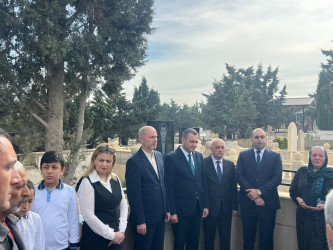Şəhid Hüseynov Rövşən Kazım oğlunun şəhadətinin ildönümü ilə əlaqədar məzarı ziyarət olundu