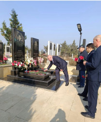 8 Noyabr- “Zəfər Günü”nün beşinci ildönümü ilə əlaqədar ölkəmizin hər yerində olduğu kimi Binəqədi rayonunda da şəhidlərimizin əziz xatirəsi böyük ehtiramla yad edildi