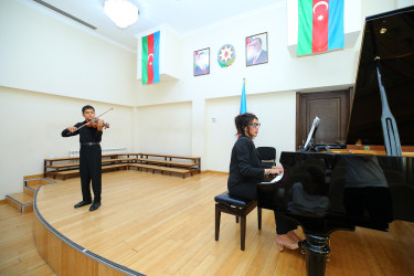 A.Məlikov adına 11 nömrəli onbirillik musiqi məktəbində Azərbaycanın dahi bəstəkarı Üzeyir Hacıbəylinin anadan olmasının 141-ci ildönümü və 18 Sentyabr – Milli Musiqi Günü münasibətilə tədbir keçirildi