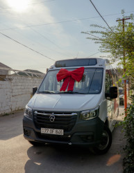 Heydər Əliyev Fondunun vitse-prezidenti, IDEA İctimai Birliyinin təsisçisi və rəhbəri Leyla Əliyeva, Bakı Media Mərkəzinin rəhbəri Arzu Əliyeva və Alena Əliyeva “Təmiz Dünya” Qadınlara Yardım İctimai Birliyinin sığınacaq mərkəzində yaşayan uşaqlar üçün təşkil olunan bayram şənliyində iştirak etdilər