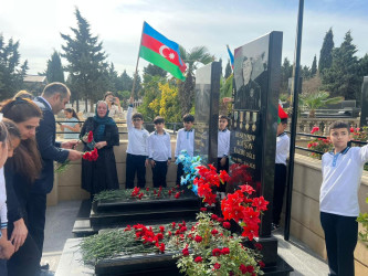 Şəhid Hüseynov Rövşən Kazım oğlunun şəhadətinin ildönümü ilə əlaqədar məzarı ziyarət olundu