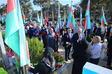 27 Sentyabr - “Anım Günü” ilə əlaqədar ölkəmizin hər yerində olduğu kimi Binəqədi rayonunda da şəhidlərimizin əziz xatirəsi böyük ehtiramla yad edildi