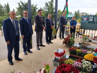 Şəhid Paşayev Samir Adişirin oğlunun doğum günü ilə əlaqədar məzarı ziyarət olundu
