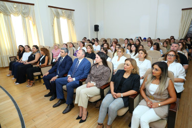 A.Məlikov adına 11 nömrəli onbirillik musiqi məktəbində Azərbaycanın dahi bəstəkarı Üzeyir Hacıbəylinin anadan olmasının 141-ci ildönümü və 18 Sentyabr – Milli Musiqi Günü münasibətilə tədbir keçirildi