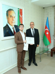 “Şəhərsalma və Memarlıq İli” çərçivəsində 2025-2026-cı tədris ilində ali təhsil müəssisələrinə tələbə qəbulu imtahanında Binəqədi rayonu üzrə yüksək nəticə göstərən gənclərlə  görüş keçirildi