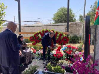 Şəhid Mahmudov Seymur Elsəvər oğlunun doğum günü ilə əlaqədar məzarı ziyarət olundu