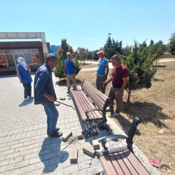 Binəqədi rayonunda metronun "Avtovagzal" stansiyası ətrafında yerləşən parkda abadlıq işləri mütəmadi davam etdirilir
