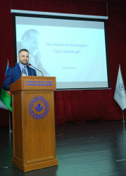 YAP Binəqədi rayon təşkilatı Ümummilli lider Heydər Əliyevin anadan olmasının 103-cü ildönümünə həsr olunmuş “Ulu öndərin tarixi missiyası – zəfərə aparan yol” adlı tədbir keçirdi