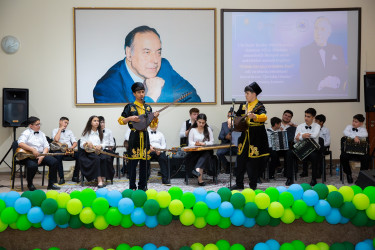 Binəqədi rayonu 276 № li tam orta məktəbdə “Konstitusiya və Suverenlik İli” çərçivəsində 15 İyun–“Milli Qurtuluş Günü”nə həsr olunmuş “Elimin dayağı,yurdumun fəxri” adlı  yaradıcılıq müsabiqəsi laureatlarının yekun konserti keçirildi