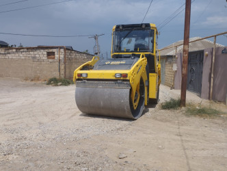 Binəqədi rayonu 28 May qəsəbəsi Dostluq küçəsində asfalt örtüyünün vurulması işləri həyata keçirildi