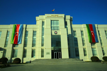 8 Noyabr-“Zəfər Günü” və 9 Noyabr-“Dövlət Bayrağı Günü”münasibətilə Binəqədi rayonunun küçə və prospektləri Azərbaycan Respublikasının üçrəngli bayraqları ilə bəzədilib