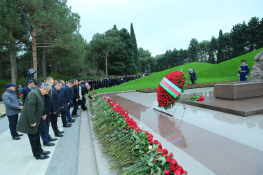 Müasir, müstəqil və qalib Azərbaycanın memarı, xalqımızın Ümummilli Lideri Heydər Əliyevin anım günü ilə əlaqədar Fəxri Xiyabanda məzarı ziyarət olunaraq əziz xatirəsi ehtiramla yad edildi