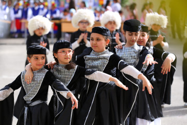 Binəqədi rayonu 143 № li tam orta məktəbdə 1 iyun- “Uşaqların Beynəlxalq Müdafiəsi Günü”nə həsr edilmiş tədbir keçirildi
