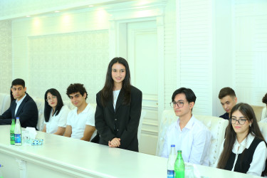 “Şəhərsalma və Memarlıq İli” çərçivəsində 2025-2026-cı tədris ilində ali təhsil müəssisələrinə tələbə qəbulu imtahanında Binəqədi rayonu üzrə yüksək nəticə göstərən gənclərlə  görüş keçirildi