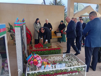 Şəhid İsmayılov Rövşən Məmmədağa oğlunun şəhadətinin ildönümü ilə əlaqədar məzarı ziyarət olundu