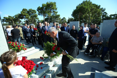 27 Sentyabr Anım Günü ilə əlaqədar ölkəmizin hər yerində olduğu kimi Binəqədi rayonunda da şəhidlərimizin əziz xatirəsi böyük ehtiramla yad edildi