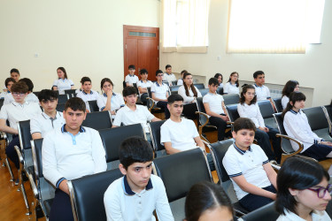 Binəqədi rayonu Ə.Şixlinski adına 135 nömrəli tam orta məktəbdə “ Şəhərsalma və Memarlıq” ili çərçivəsinda “Müasir şəhərsalma və memarlıq” mövzusuna həsr olunmuş tədbir keçirildi