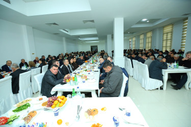 Binəqədi Rayon İcra Hakimiyyətinin təşkilatçılığı ilə Heydər Məscidində xalqımızın Ümummilli Lideri Heydər Əliyevin əziz xatirəsinə ehsan süfrəsi təşkil olundu