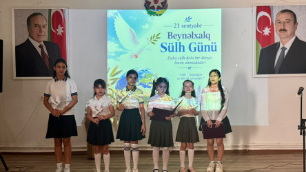6 № li Uşaq-Gənclər İnkişaf Mərkəzində 21 Sentyabr–Beynəlxalq Sülh Gününə həsr olunmuş  "Sülh, dostluq və həmrəylik naminə” adlı tədbir keçirildi