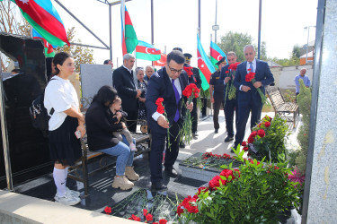 27 Sentyabr - “Anım Günü” ilə əlaqədar ölkəmizin hər yerində olduğu kimi Binəqədi rayonunda da şəhidlərimizin əziz xatirəsi böyük ehtiramla yad edildi