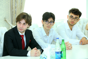 “Şəhərsalma və Memarlıq İli” çərçivəsində 2025-2026-cı tədris ilində ali təhsil müəssisələrinə tələbə qəbulu imtahanında Binəqədi rayonu üzrə yüksək nəticə göstərən gənclərlə  görüş keçirildi