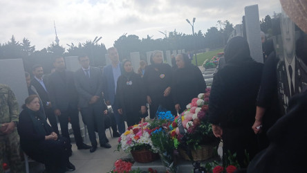 Şəhid Əzizov Elçin Əvəz oğlunun anım günü ilə əlaqədar məzarı ziyarət olundu