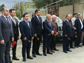 Şəhid Hüseynov Ramin Qüdrət oğlununun adını əbədiləşdirmək üçün yaradılmış “Şəhid Bulağı” önündə anım mərasimi keçirildi