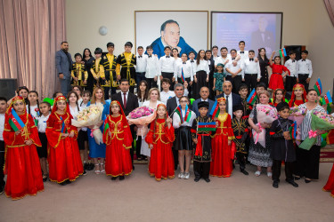 Binəqədi rayonu 276 № li tam orta məktəbdə “Konstitusiya və Suverenlik İli” çərçivəsində 15 İyun–“Milli Qurtuluş Günü”nə həsr olunmuş “Elimin dayağı,yurdumun fəxri” adlı  yaradıcılıq müsabiqəsi laureatlarının yekun konserti keçirildi