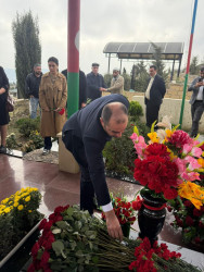 Şəhid Qasımov Şəhriyar Vəzir oğlunun şəhadətinin ildönümü ilə əlaqədar məzarı ziyarət olundu
